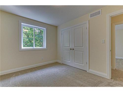 240 Fifth Avenue, Woodstock, ON - Indoor Photo Showing Other Room