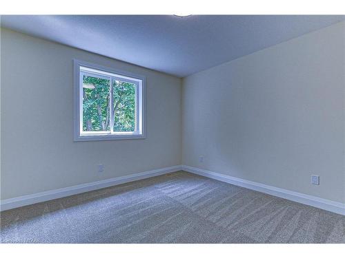 240 Fifth Avenue, Woodstock, ON - Indoor Photo Showing Other Room