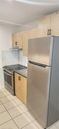 402-75 Huxley Street, London, ON - Indoor Photo Showing Kitchen