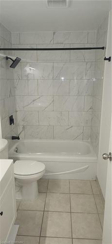 402-75 Huxley Street, London, ON - Indoor Photo Showing Bathroom