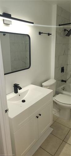 402-75 Huxley Street, London, ON - Indoor Photo Showing Bathroom