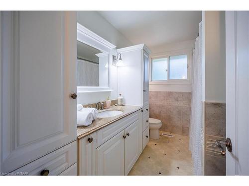 164047 Brownsville Road, South-West Oxford (Twp), ON - Indoor Photo Showing Bathroom