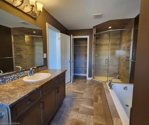 58 Pearl Street, Tillsonburg, ON - Indoor Photo Showing Bathroom