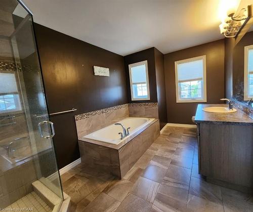 58 Pearl Street, Tillsonburg, ON - Indoor Photo Showing Bathroom