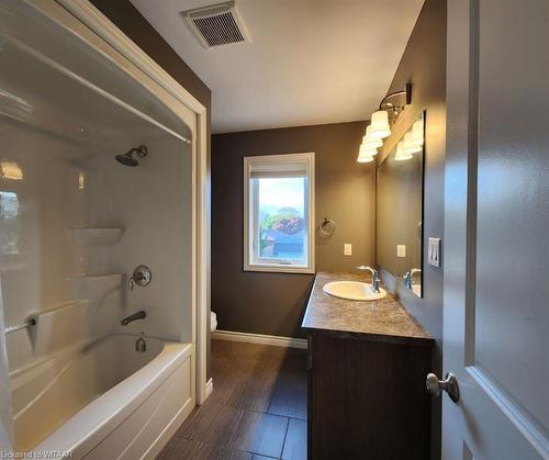 58 Pearl Street, Tillsonburg, ON - Indoor Photo Showing Bathroom