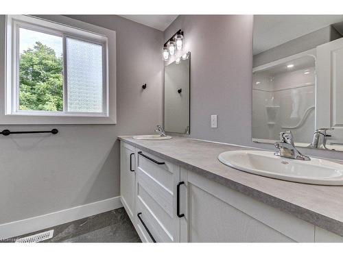 22 Bain Street, Woodstock, ON - Indoor Photo Showing Bathroom