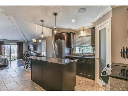 1-175 Ingersoll Street, Ingersoll, ON - Indoor Photo Showing Kitchen With Upgraded Kitchen