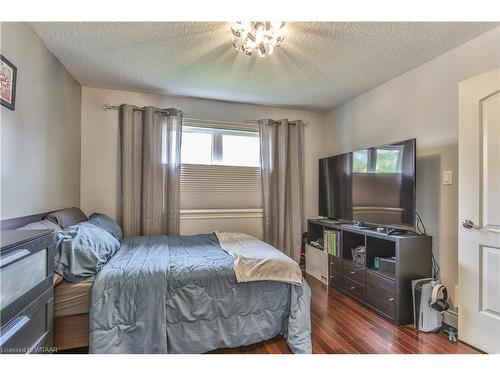 1-175 Ingersoll Street, Ingersoll, ON - Indoor Photo Showing Bedroom