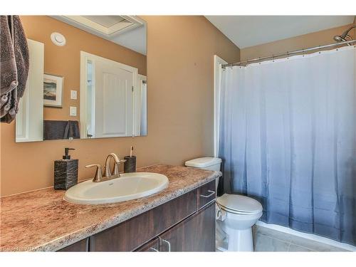 1-175 Ingersoll Street, Ingersoll, ON - Indoor Photo Showing Bathroom