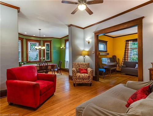 31 Bay Street, Woodstock, ON - Indoor Photo Showing Living Room