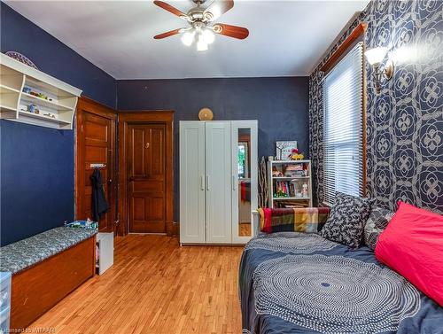 31 Bay Street, Woodstock, ON - Indoor Photo Showing Bedroom