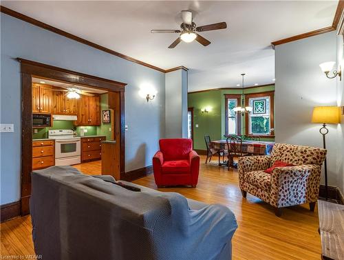 31 Bay Street, Woodstock, ON - Indoor Photo Showing Living Room