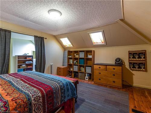 31 Bay Street, Woodstock, ON - Indoor Photo Showing Bedroom