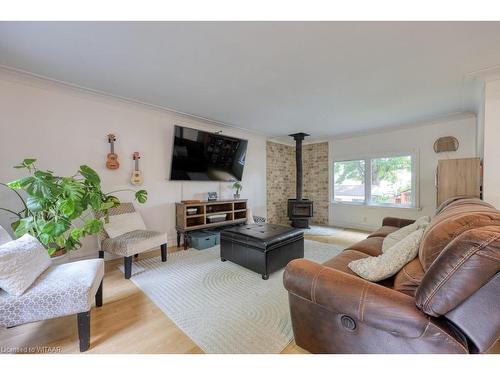 584 Grant Street, Woodstock, ON - Indoor Photo Showing Living Room