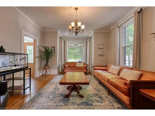 584 Grant Street, Woodstock, ON - Indoor Photo Showing Living Room