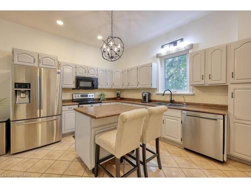 584 Grant Street, Woodstock, ON - Indoor Photo Showing Kitchen With Double Sink