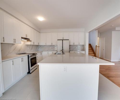 1427 Upper Thames Drive, Woodstock, ON - Indoor Photo Showing Kitchen With Upgraded Kitchen