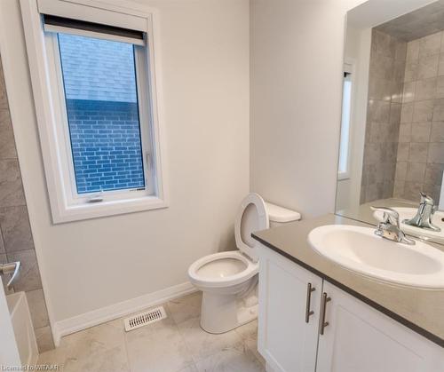 1427 Upper Thames Drive, Woodstock, ON - Indoor Photo Showing Bathroom