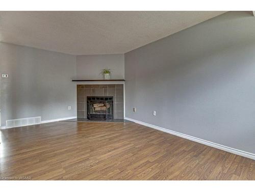 527 Springbank Avenue N, Woodstock, ON - Indoor Photo Showing Living Room With Fireplace