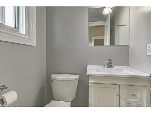 527 Springbank Avenue N, Woodstock, ON - Indoor Photo Showing Bathroom