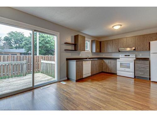 527 Springbank Avenue N, Woodstock, ON - Indoor Photo Showing Kitchen