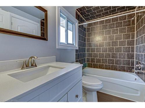 527 Springbank Avenue N, Woodstock, ON - Indoor Photo Showing Bathroom