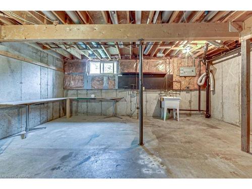 527 Springbank Avenue N, Woodstock, ON - Indoor Photo Showing Basement