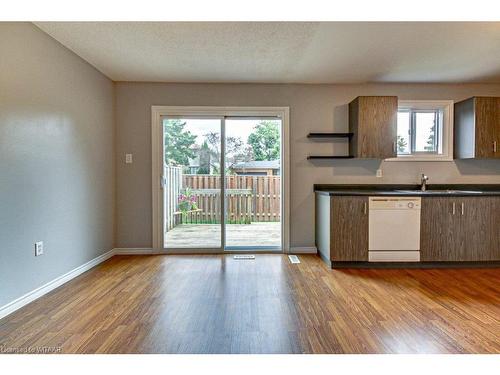 527 Springbank Avenue N, Woodstock, ON - Indoor Photo Showing Kitchen