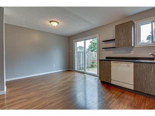 527 Springbank Avenue N, Woodstock, ON - Indoor Photo Showing Kitchen