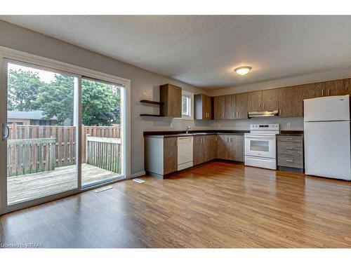 527 Springbank Avenue N, Woodstock, ON - Indoor Photo Showing Kitchen