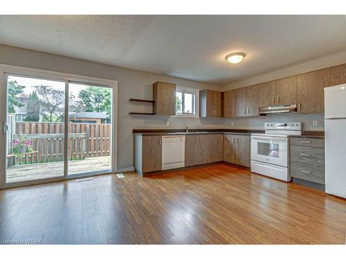 527 Springbank Avenue N, Woodstock, ON - Indoor Photo Showing Kitchen