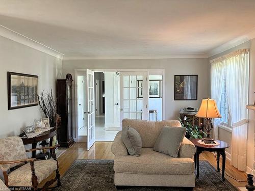 38 Golfdale Road, Brantford, ON - Indoor Photo Showing Living Room