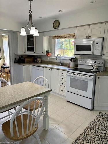 38 Golfdale Road, Brantford, ON - Indoor Photo Showing Kitchen