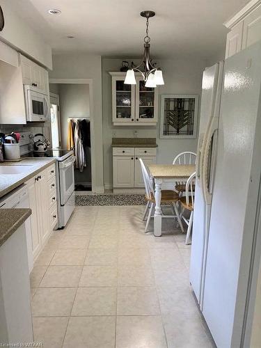 38 Golfdale Road, Brantford, ON - Indoor Photo Showing Kitchen