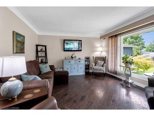 8 Woodcock Drive, Tillsonburg, ON - Indoor Photo Showing Living Room