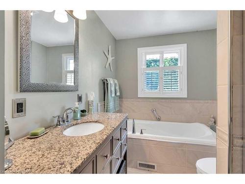 8 Woodcock Drive, Tillsonburg, ON - Indoor Photo Showing Bathroom