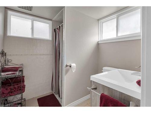 8 Woodcock Drive, Tillsonburg, ON - Indoor Photo Showing Bathroom