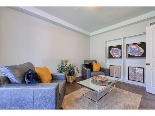 59 Hollingshead Road, Ingersoll, ON - Indoor Photo Showing Living Room