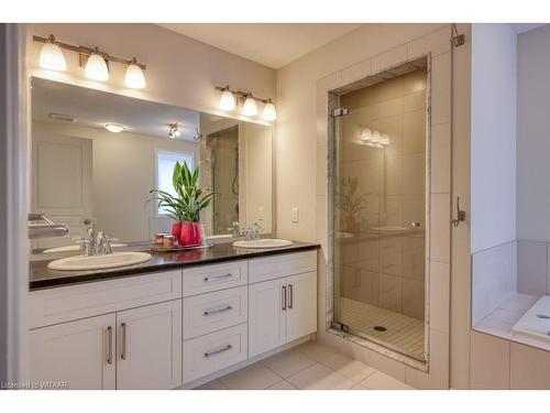 59 Hollingshead Road, Ingersoll, ON - Indoor Photo Showing Bathroom