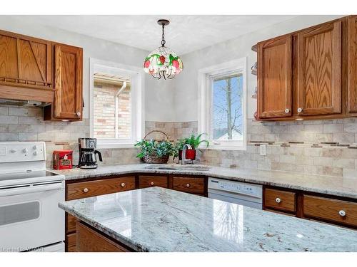 21 Woodside Drive, Tillsonburg, ON - Indoor Photo Showing Kitchen