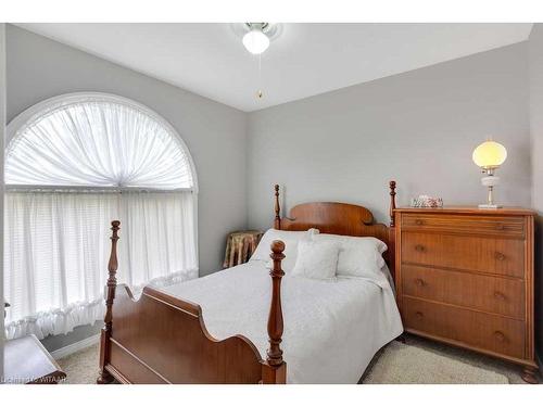 21 Woodside Drive, Tillsonburg, ON - Indoor Photo Showing Bedroom