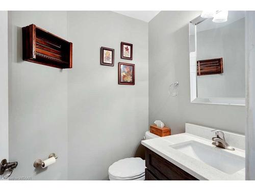 21 Woodside Drive, Tillsonburg, ON - Indoor Photo Showing Bathroom