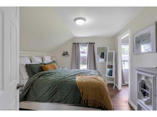 54 Potters Road, Tillsonburg, ON - Indoor Photo Showing Bedroom