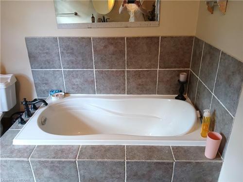 332 Queen Street, Woodstock, ON - Indoor Photo Showing Bathroom