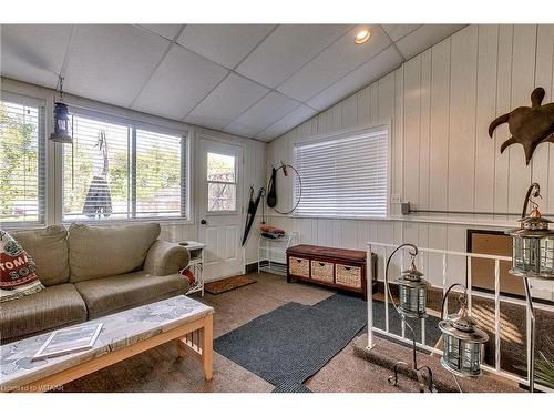 43 Clarke Street N, Woodstock, ON - Indoor Photo Showing Living Room