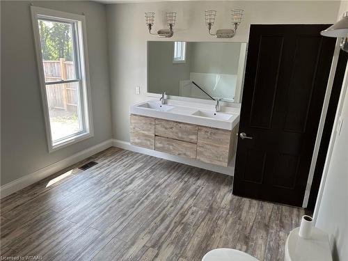 53 London Street W, Tillsonburg, ON - Indoor Photo Showing Bathroom