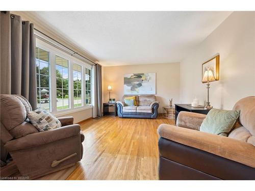 69 Glendale Drive, Tillsonburg, ON - Indoor Photo Showing Living Room