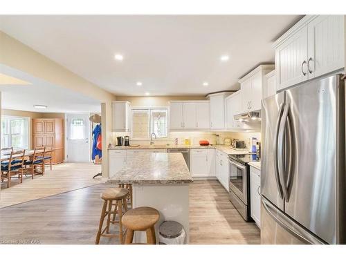 2148 Cromarty Drive, Thames Centre, ON - Indoor Photo Showing Kitchen With Upgraded Kitchen