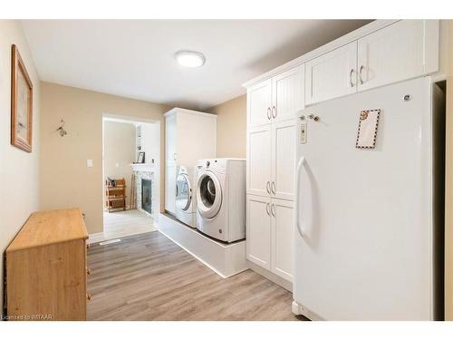 2148 Cromarty Drive, Thames Centre, ON - Indoor Photo Showing Laundry Room