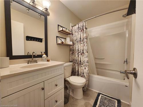 30 Ridge Boulevard, Tillsonburg, ON - Indoor Photo Showing Bathroom